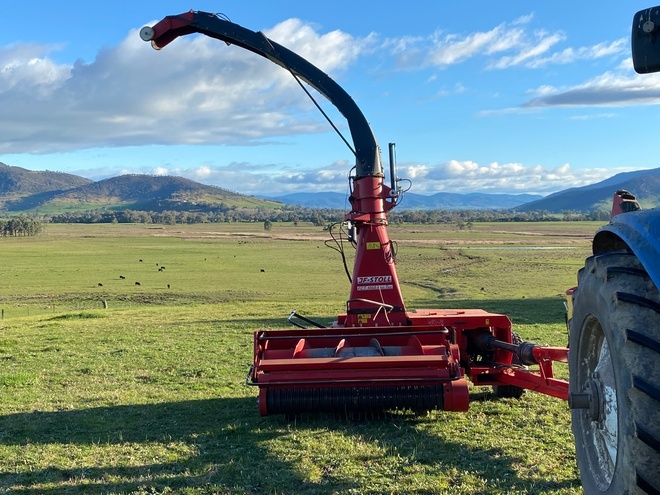 JF-Stoll FCT 1060 Pro Tec Trailing Fine Chop Forage Harvester