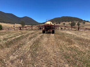 Hardi Commander 4200 Boom Spray