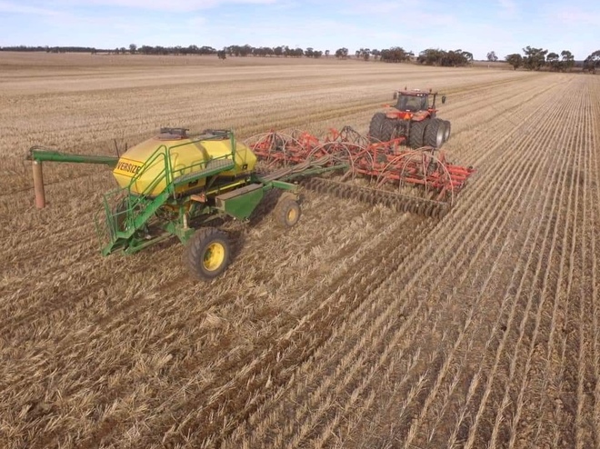 36ft Horwood Bagshaw Scaribar with John Deere 1900 Airseeder