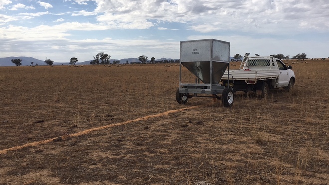 TUNBIN Mobile Hopper Feed/Grain Bin