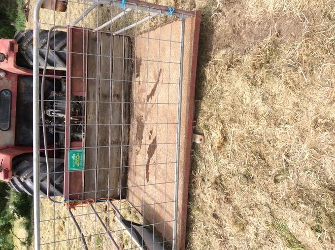 Under Auction - Large Carry All - 2% + GST Buyers Premium On All Lots 