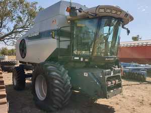 R75 Gleaner Header With 40 Foot Centre Mount Macdon Draper Front - 2% + GST Buyers Premium on all Lots