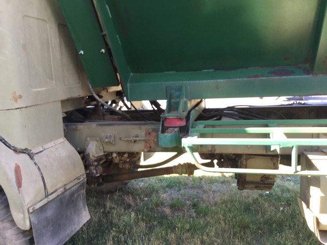 International 4wd feeder truck with 10 cubic meter capacity 