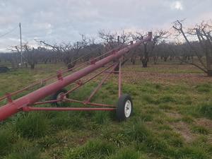 Grain Auger and Hopper with Honda engine