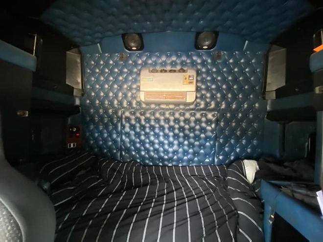 Kenworth T608 with Hydraulics