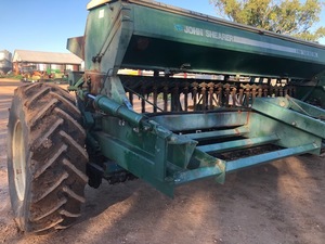 John Shearer 27 run 6 row Twin Disc Combine Seeder