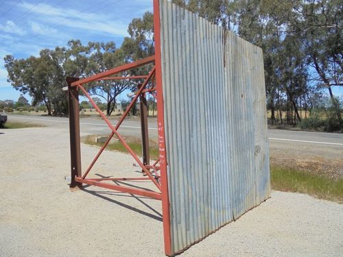 Under Auction - Tank Stand Heavy Duty - 2% Buyers Premium on all Lots 