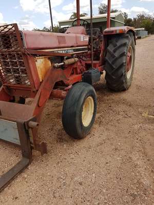 International 855 S Tractor