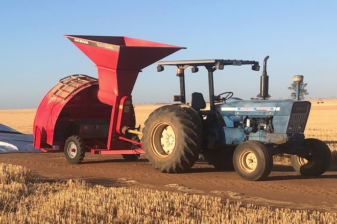 Akron E9700HE Grain Bag Inloader