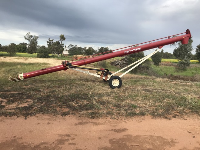 Farm King 13 x 36 Auger  Capacity in excess of 200 metric tons per hour
