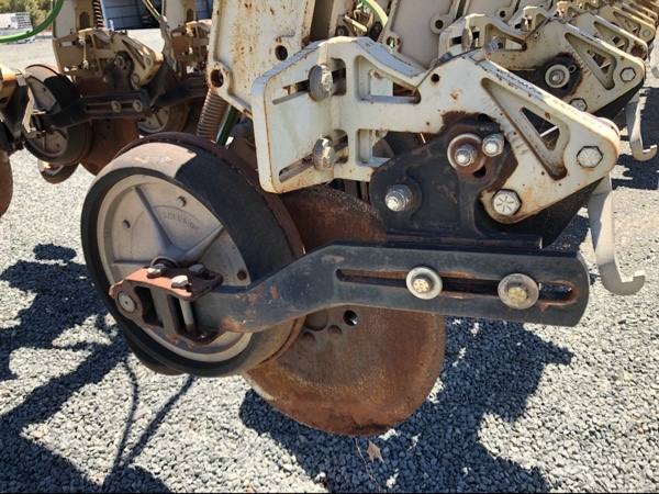 Under Auction - 2006 NDF 12m Trailing Single Disc Seeder - 2% + GST Buyers Premium on all Lots 