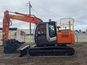 13t HITACHI EXCAVATOR WITH TILT HITCH GPS READY