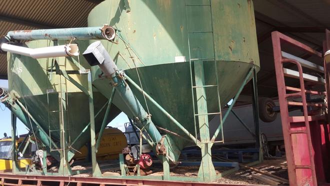 2 x Vennings Bins 4m/t