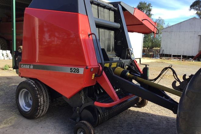 CASE IH 528 Round Baler