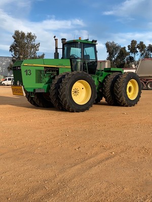 John Deere 8770