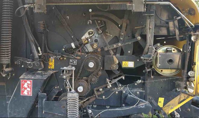 New Holland BR7070 Round Baler