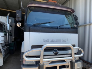 2001 Mack Quantum Prime Mover