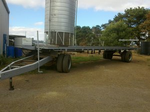 Sinch Square Bale Feeder 8 bale model