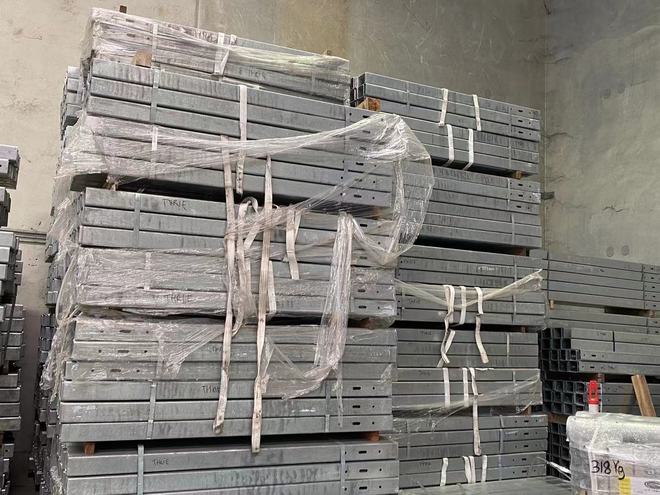 Low Cost Quality second hand Farm Fencing/Guardrail/Armco/Retaining Wall