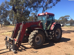 Case IH MX135 with Challenge Front End Loader