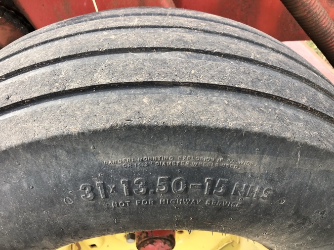 New Holland 650 round baler