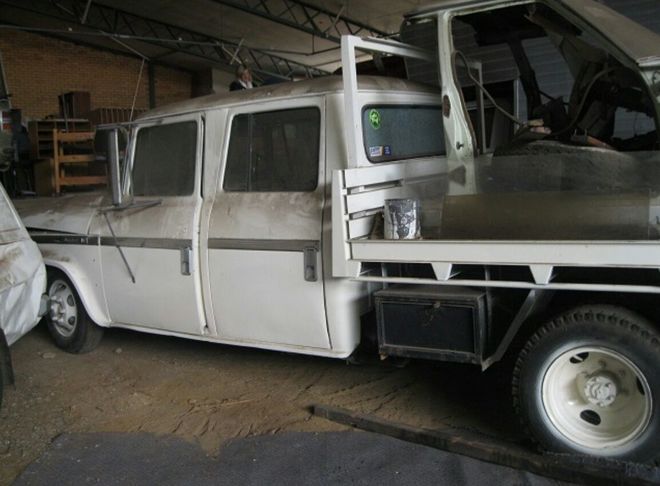WANTED - DODGE D5N 300 Crew Cab Tray Truck - Will consider 400 0r 500 Models.