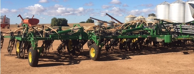 John Deere 1870 Conserva Pak Air Seeder