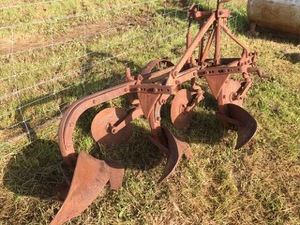 Antique 3 Furrow mouldboard - 2% Buyers Premium on all Lots