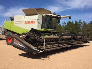 Claas Lexion Header & Macdon Front