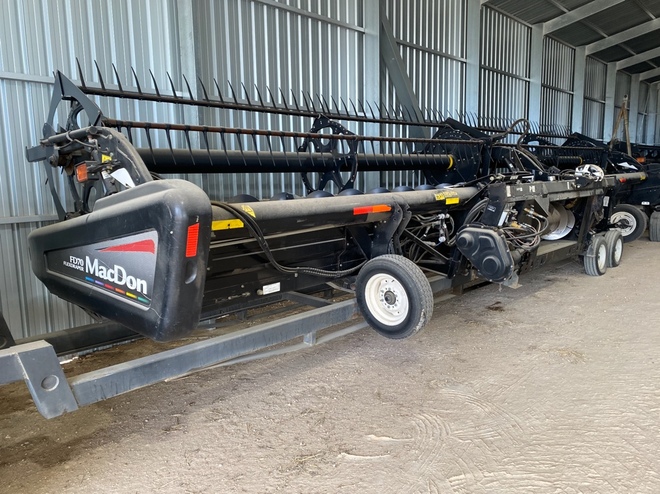2005 Massey Ferguson 9690 Header with 2009 35ft Macdon FD70 Front