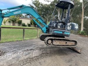 3 TON EXCAVATOR 3 BUCKETS HAMMER AUGER PIPED LOW HOURS TIGHT IN PINS AND BUSHES NO LEAKS SERVICED