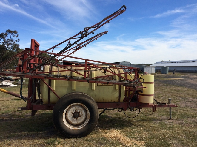 Hardi 18m Hydraulic Lift Boom Spray 