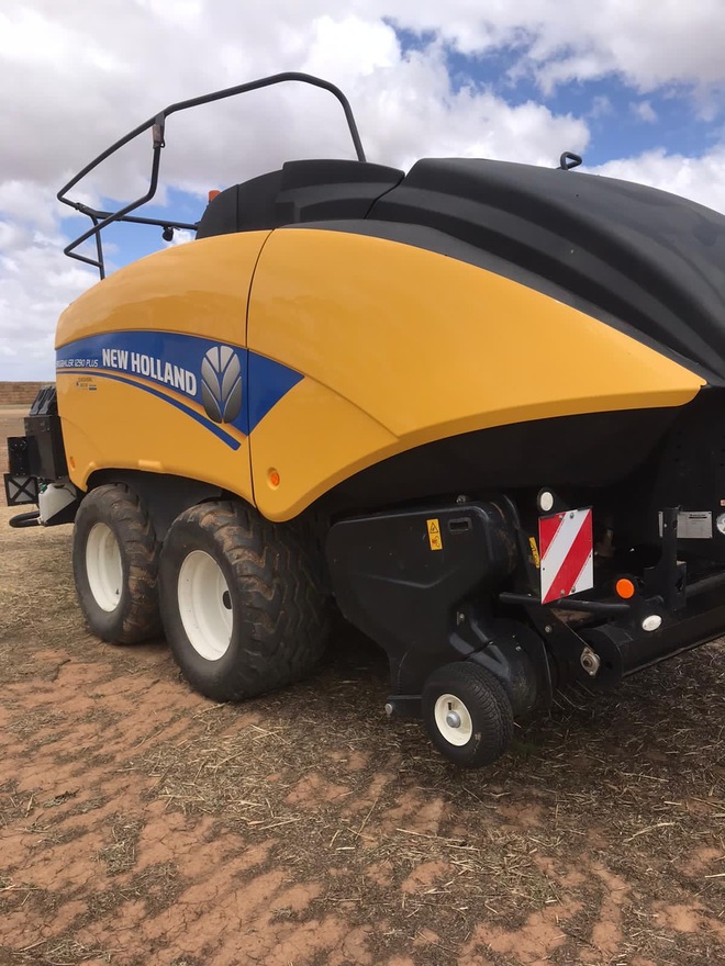 2019 New Holland 1290 Plus Baler