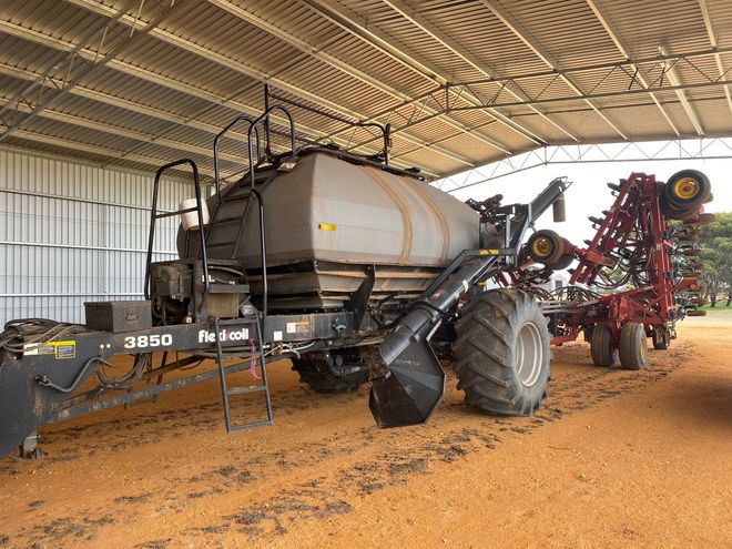 2014 Bourgault 3320 ParaLink XTC & 2007 Flexicoil 3850 Airseeder