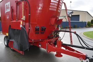 2015 BvL V-Mix 24H Feed Mixer Wagon