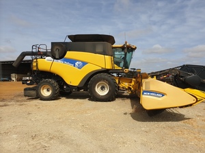 New Holland CR9080 Header with NH Vario Front