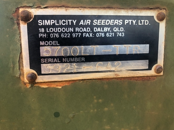 Smale 40ft airseeder + 5700 litre Simplicity aircart